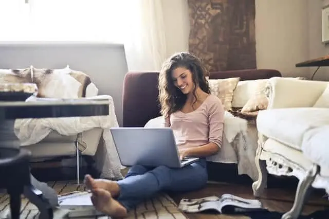 Mujer Ganando Dinero Desde Casa